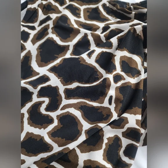 Giraffe/Animal Print Sleeveless Womens Blouse - Picture 7 of 10